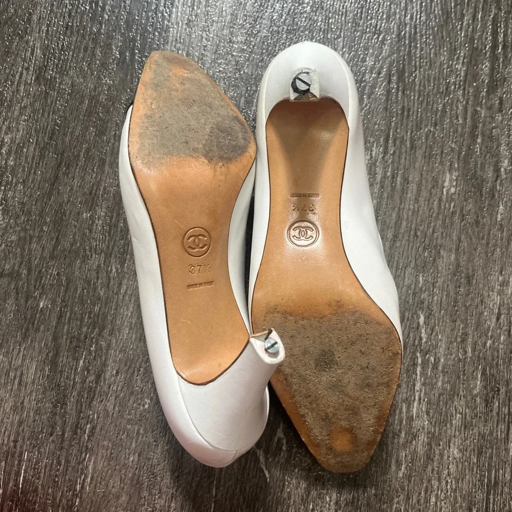 Chanel Cap Toe Heels Pumps White Black Leather Classic Vintage Designer Shoes - Picture 6 of 6